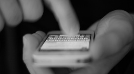 Biznes coraz chętniej sięga po mobilne rozwiązania komunikacyjne BIZNES, Finanse - Z badania przeprowadzonego przez analityków z firmy badawczej IDC wśród respondentów z przedsiębiorstw w USA, Wielkiej Brytanii oraz ośmiu krajach europejskich wynika, że mobilne rozwiązania komunikacyjne są chętnie wykorzystywane do usprawniania procesów biznesowych w obszarze obsługi klienta, komunikacji wewnętrznej oraz sprzedaży i marketingu.