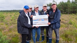 Międzynarodowy projekt ochrony torfowisk VWFS i NABU nabiera tempa BIZNES, Finanse - Pierwszy etap projektu zakłada przywrócenie naturalnego stanu, zniszczonych przez odwodnienie i wydobycia torfu, polskich torfowisk na terenie Słowińskiego Parku Narodowego oraz Pomorza Zachodniego.