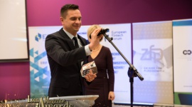 Aasa z tytułami „Pożyczka ratalna roku” i „Biznesowa pożyczka roku” BIZNES, Bankowość - Aasa Polska zwyciężyła w konkursie organizowanym przez portal informacyjny Loan Magazine w kategorii „Pożyczka ratalna roku”. To prestiżowe branżowe wyróżnienie Aasa otrzymała już drugi rok z rzędu. Dodatkowo firma została uhonorowana nagrodą specjalną „Biznesowa pożyczka roku”.