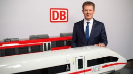 Tendencja wzrostowa w transporcie kolejowym utrzymuje się BIZNES, Finanse - Richard Lutz, DB CEO, przedstawił dane za 2018 r. • Niższy zysk • Ponad 100 mln euro dodatkowych inwestycji w celu podniesienia punktualności usług • Deutsche Bahn zaprezentuje zaktualizowaną strategię do końca roku