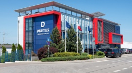Drutex z nowymi rekordami sprzedaży BIZNES, Finanse - Drutex, wiodący producent stolarki okienno-drzwiowej w Europie, zanotował w tym roku rekordowe wyniki sprzedaży. W pierwszym półroczu br. przychody wyniosły ponad 440 mln zł, natomiast zysk brutto 65 mln zł.