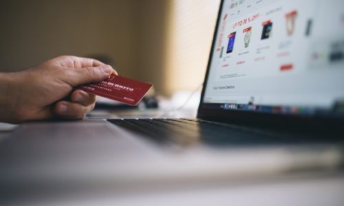 Karta kredytowa może obniżyć naszą zdolność kredytową