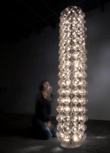 Poznajcie High Tower w nowej odsłonie – Puff-Buff przedstawia pierwszą stojącą lampę Bubbles!