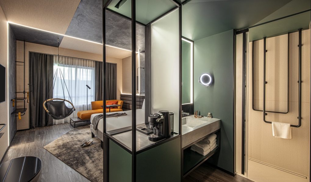 Novotel, hotelowa marka Accor wprowadza jednolity miks niestandardowych stylów wystroju wnętrz aby zaprezentować nową wizję współczesnego stylu XXI wieku