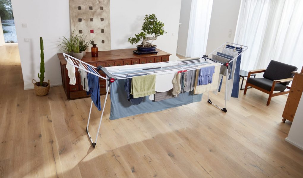 Poznaj sprytne sposoby na suszenie prania w domu